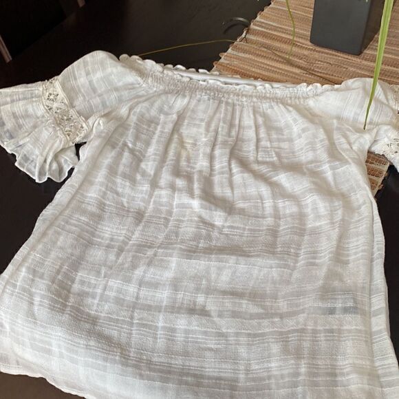 Sheer white boho top can be worn on or off the shoulder NWT 100% cotton XL - Picture 1 of 4